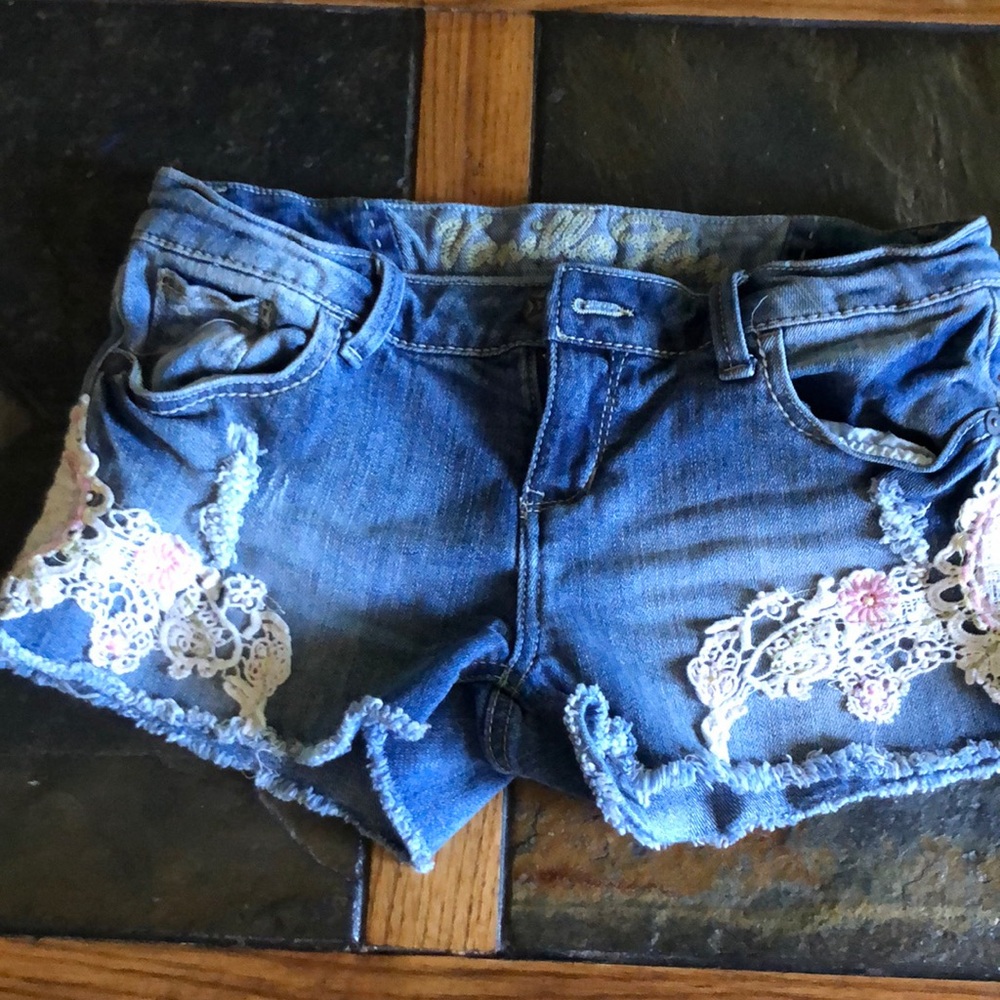 Crotchet floral shorts